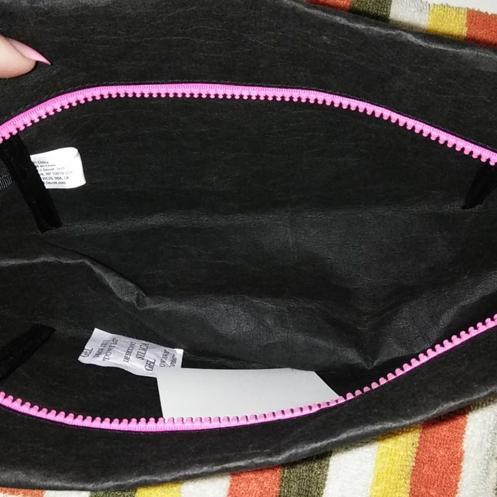 Makeup Bag - Picture 2 of 6